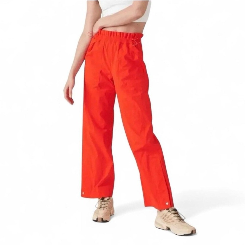ATHLETA Trekkie Parachute High Rise Pants in Vermilion Orange. Size 4